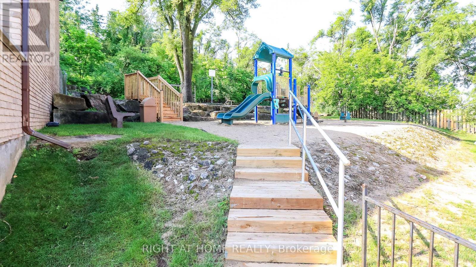 #23 52 ADELAIDE STREET - Image 29
