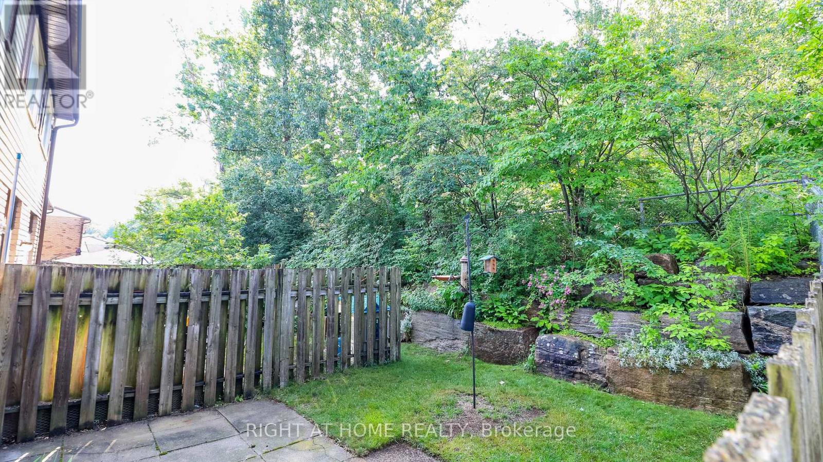 #23 52 ADELAIDE STREET - Image 32
