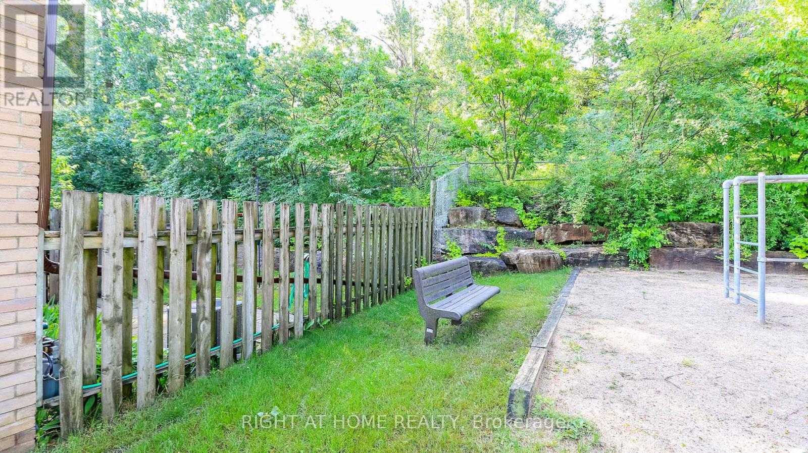 #23 52 ADELAIDE STREET - 33