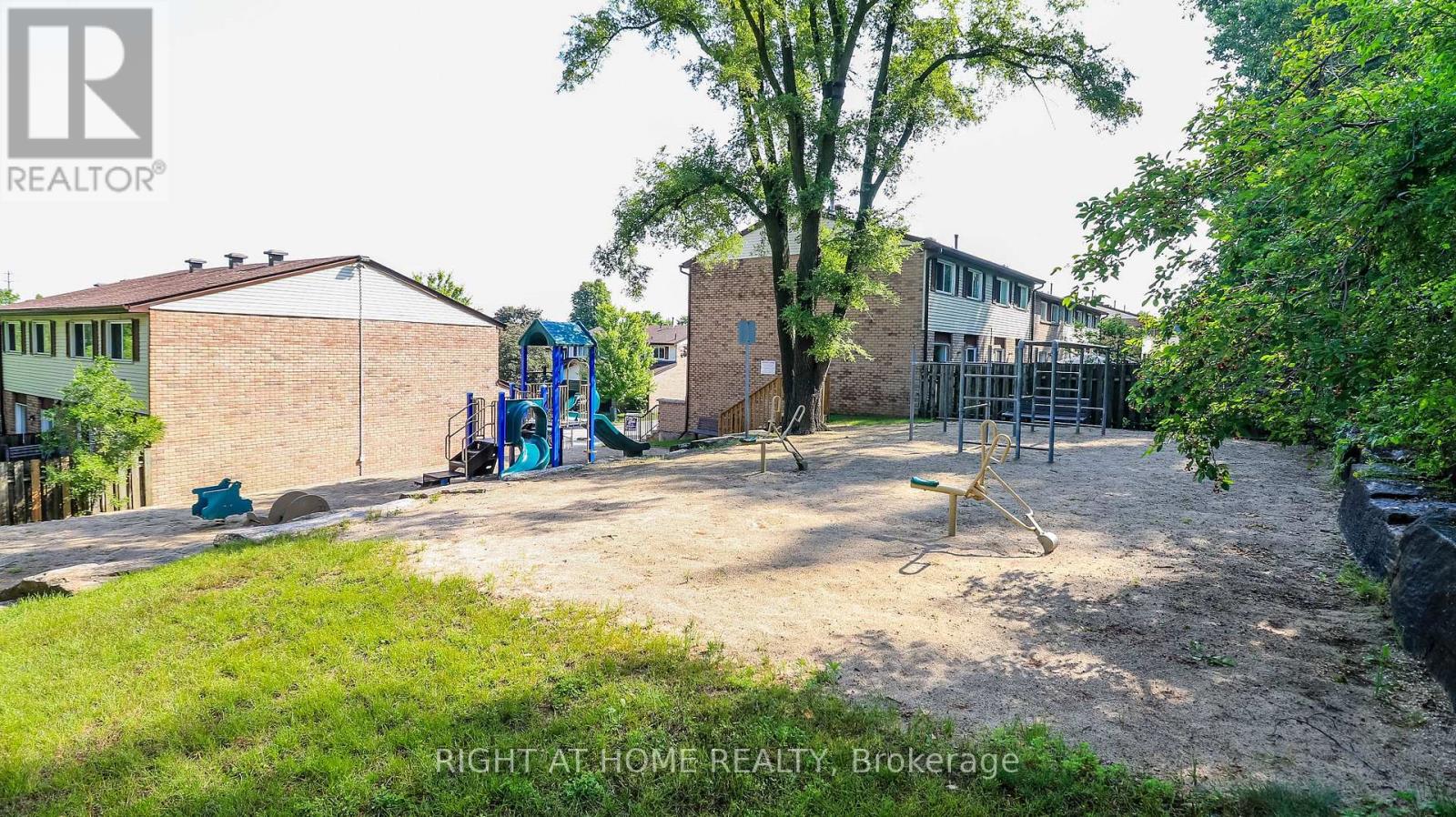 #23 52 ADELAIDE STREET - Image 36