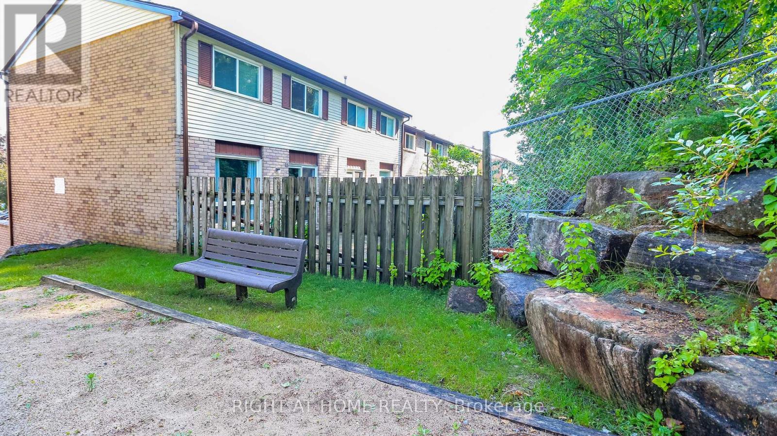 #23 52 ADELAIDE STREET - 37