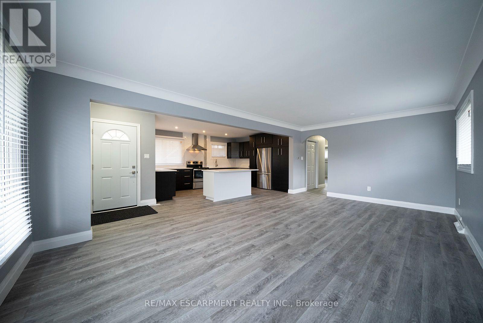 UPPER - 76 GLENVIEW AVENUE — photo 3