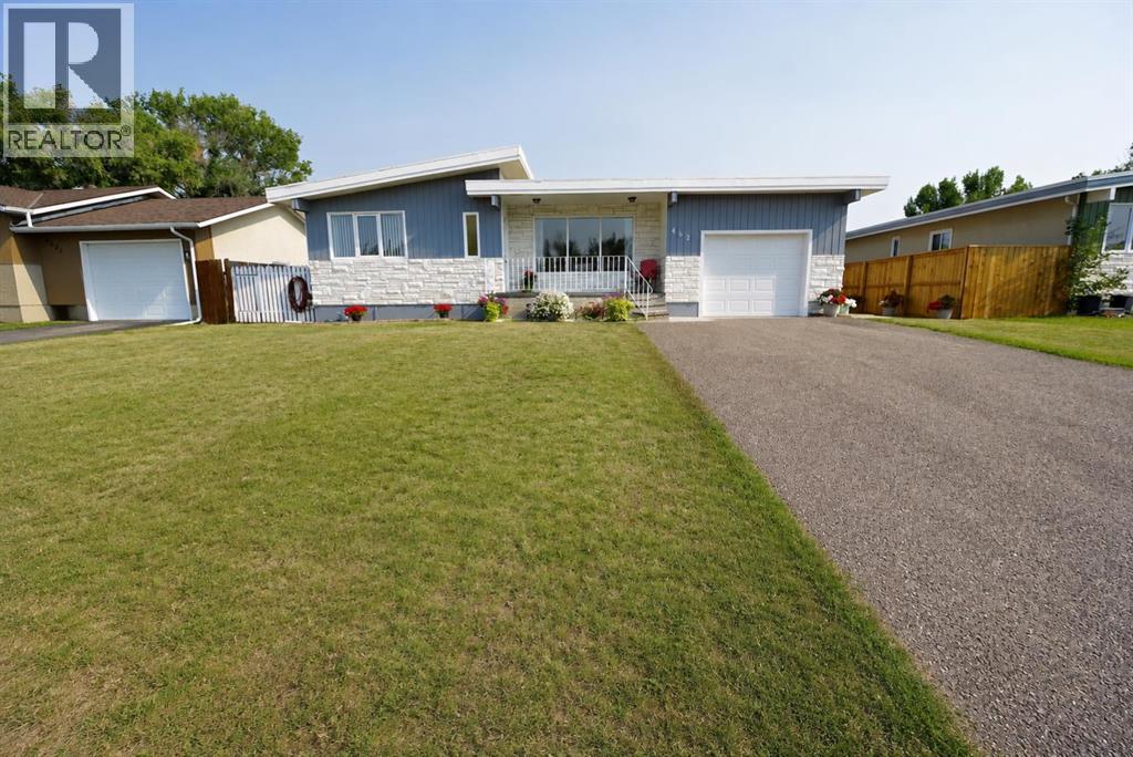 4627 50 Avenue - 1