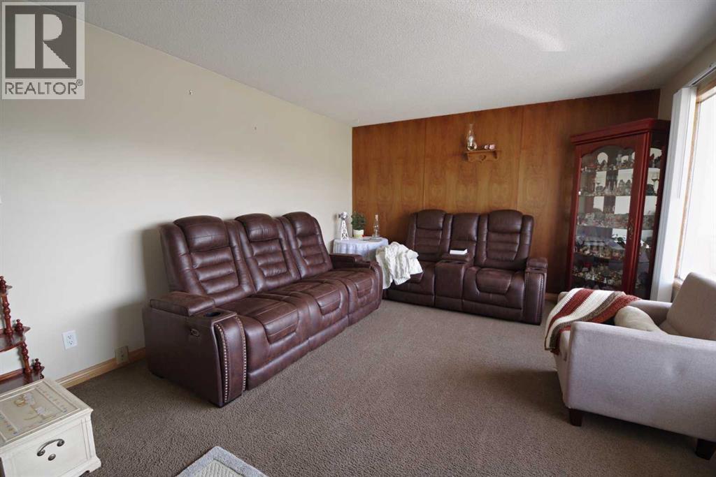 4627 50 Avenue - Image 12
