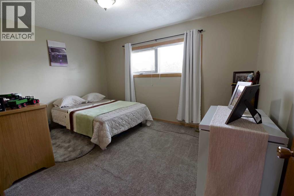 4627 50 Avenue - 17
