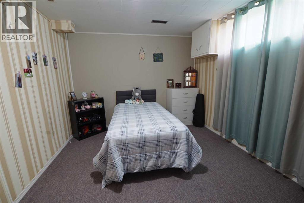 4627 50 Avenue - 22