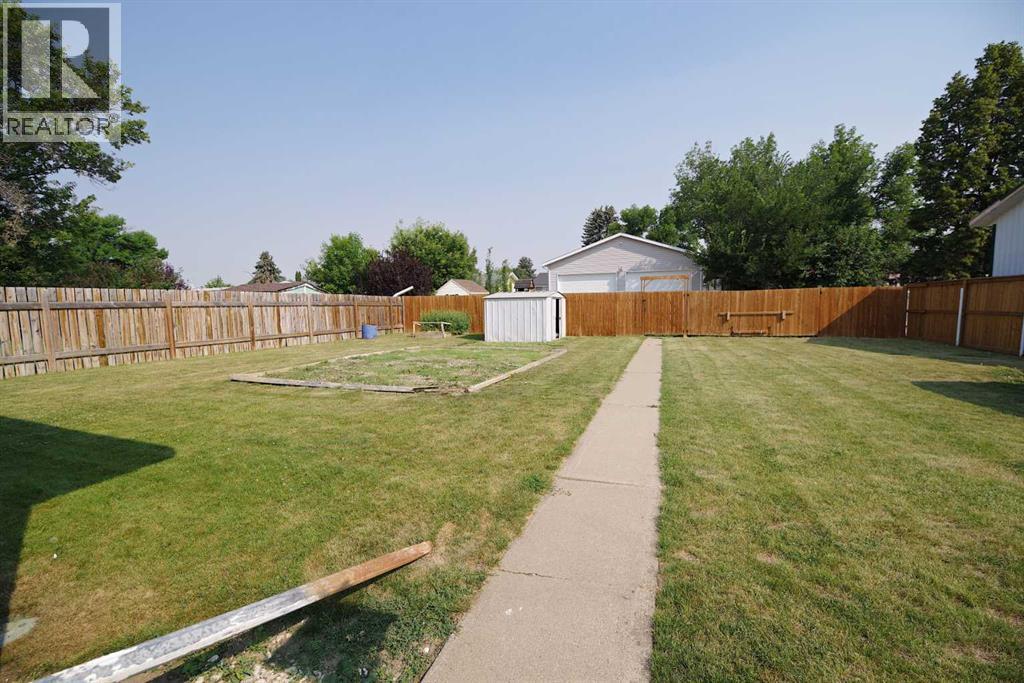4627 50 Avenue - 31