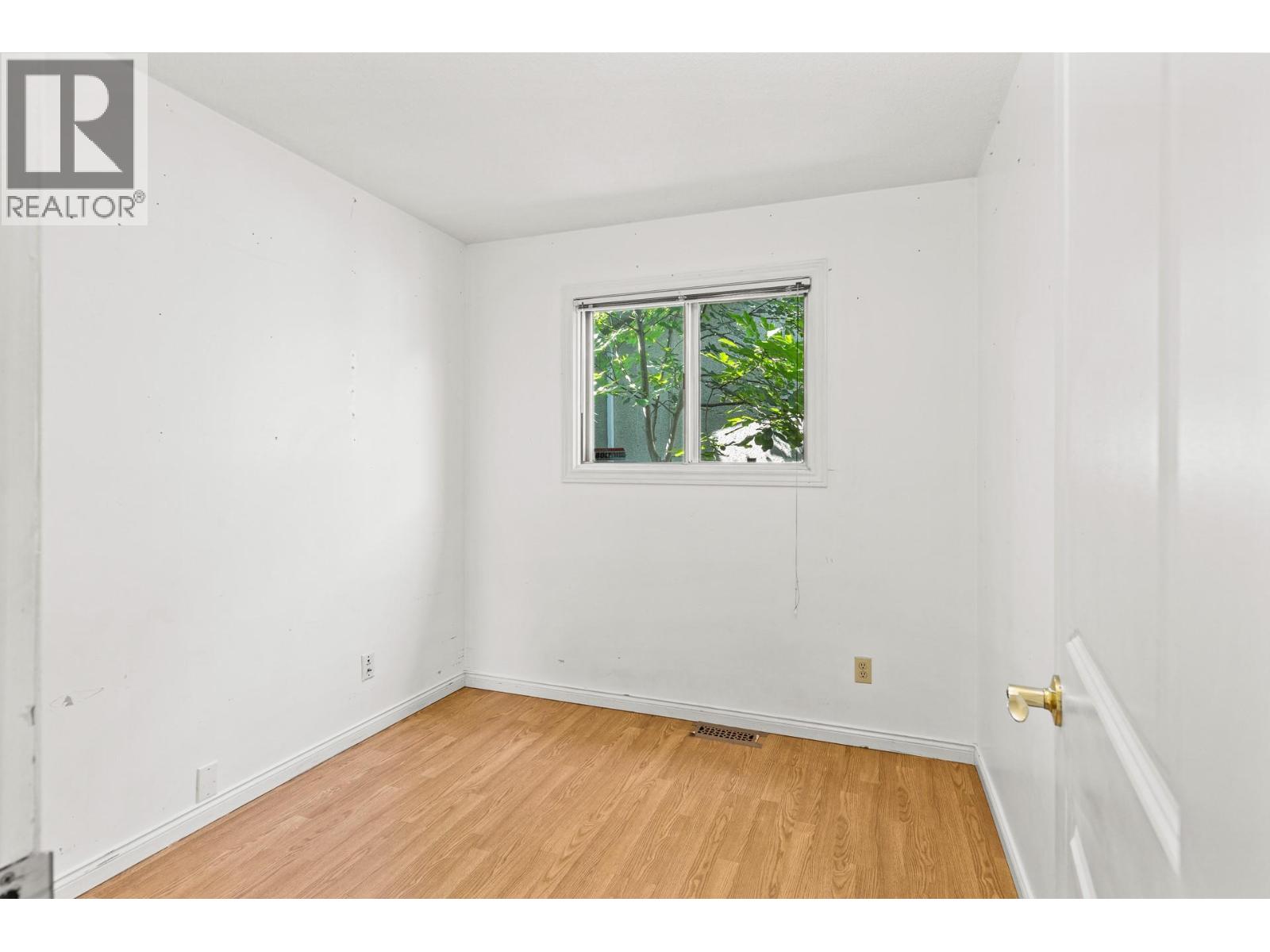 925 Sutherland Avenue - 25
