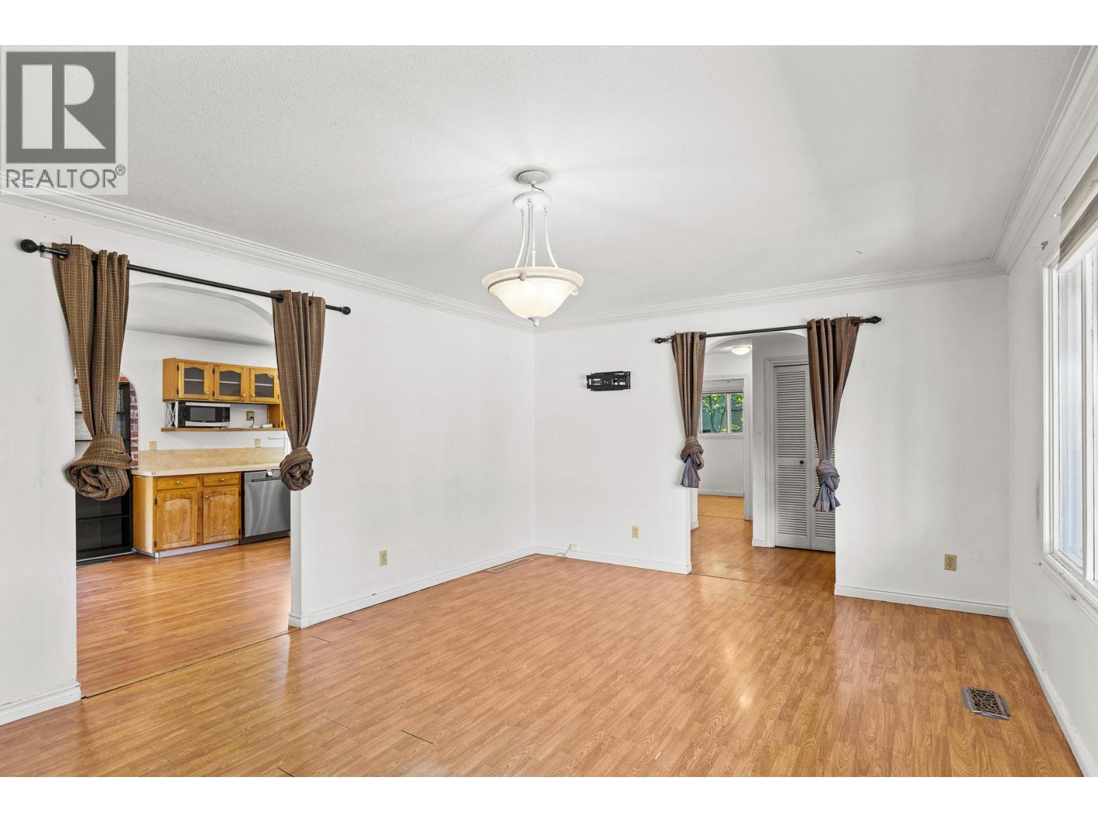 925 Sutherland Avenue - Image 6