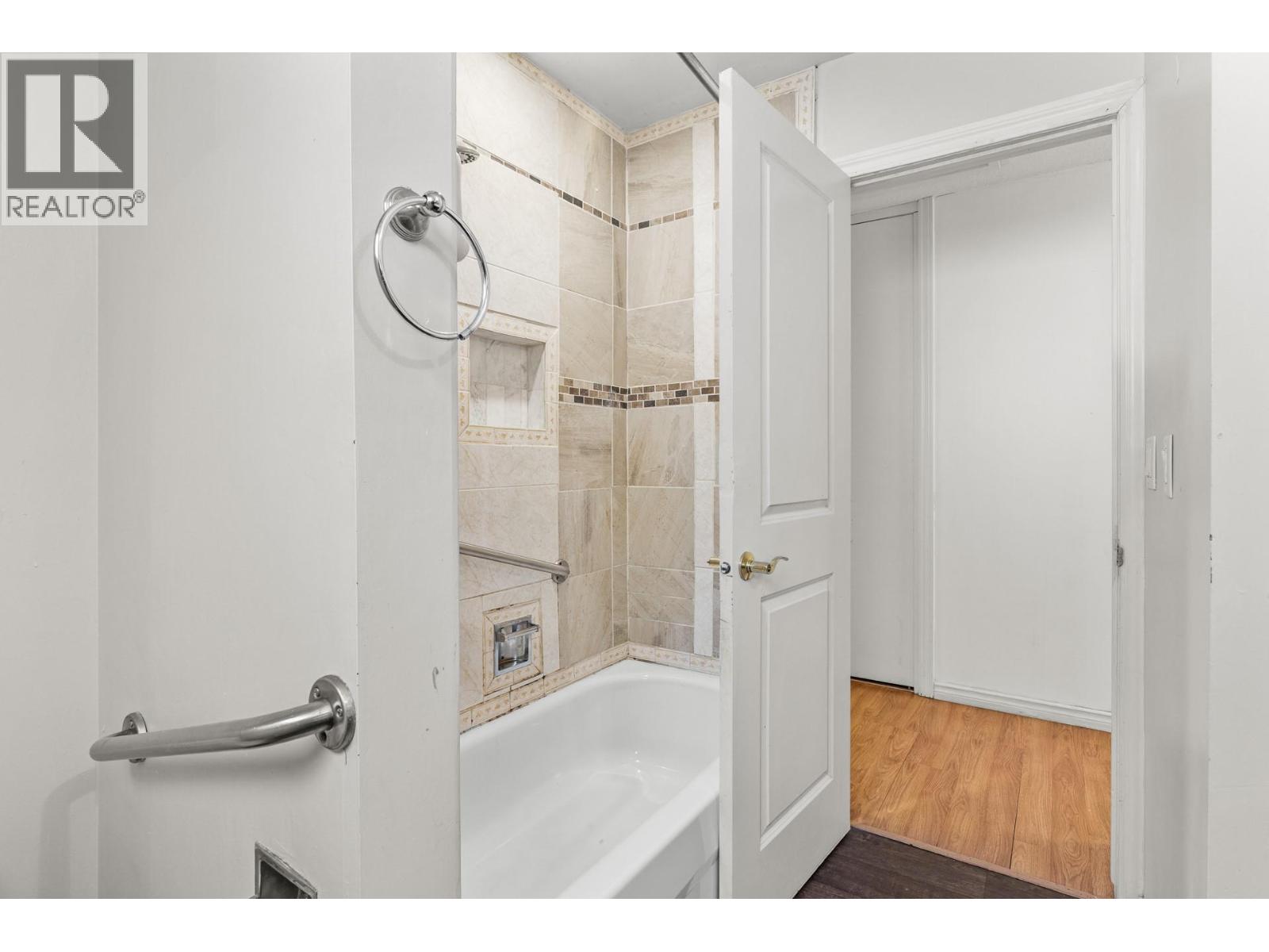 925 Sutherland Avenue - Image 27