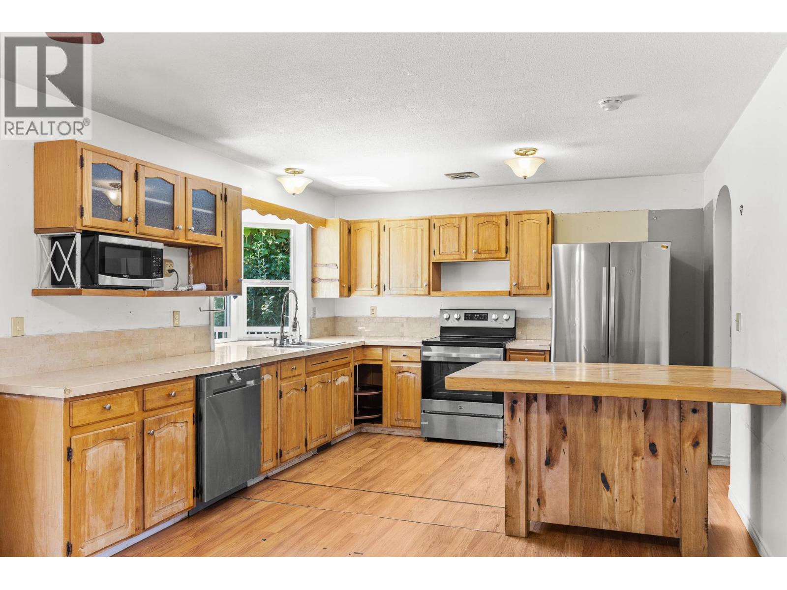 925 Sutherland Avenue - Image 8