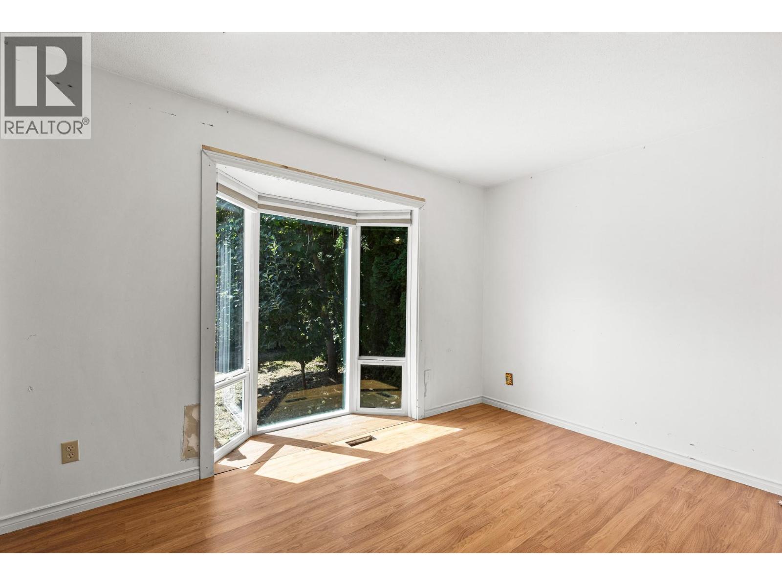 925 Sutherland Avenue - Image 23