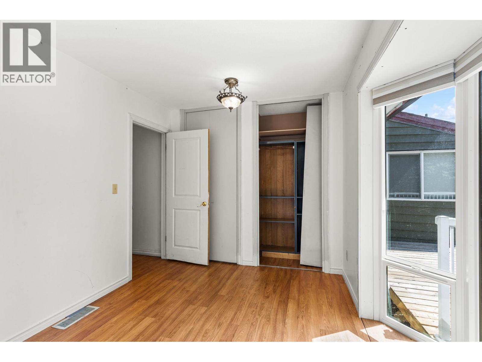925 Sutherland Avenue - 24