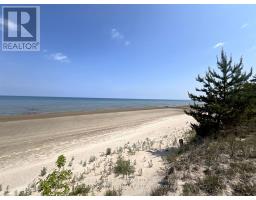 1554 Shore Lane, Wasaga Beach, ON L9Z1W3 Photo 7