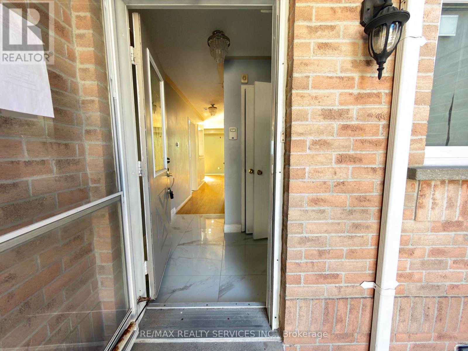 13 WICKSTEAD COURT - 4