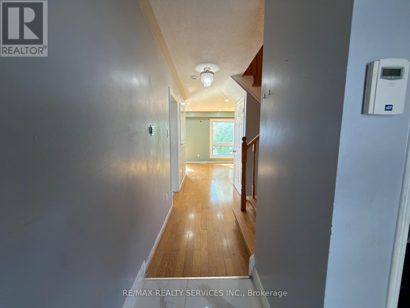 13 WICKSTEAD COURT - 7