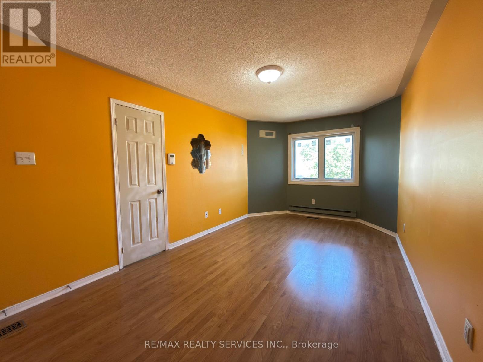13 WICKSTEAD COURT - 16