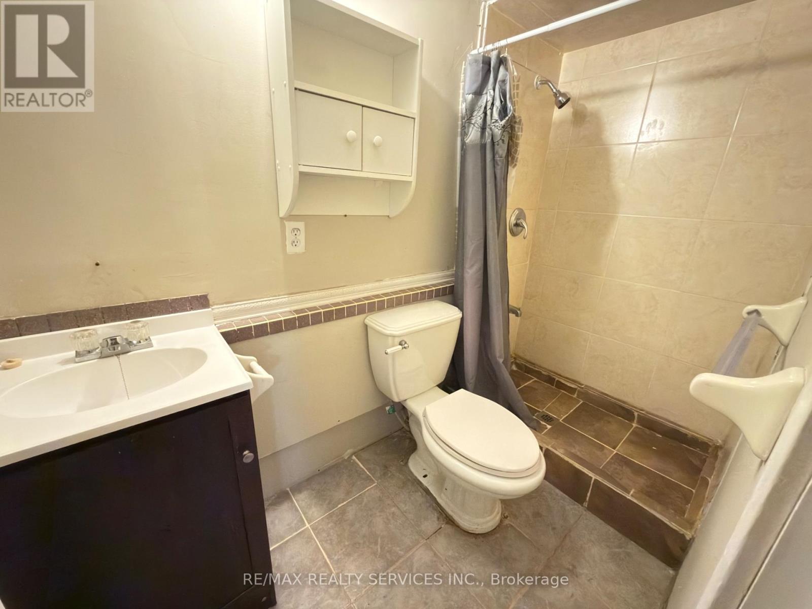 13 WICKSTEAD COURT - 24