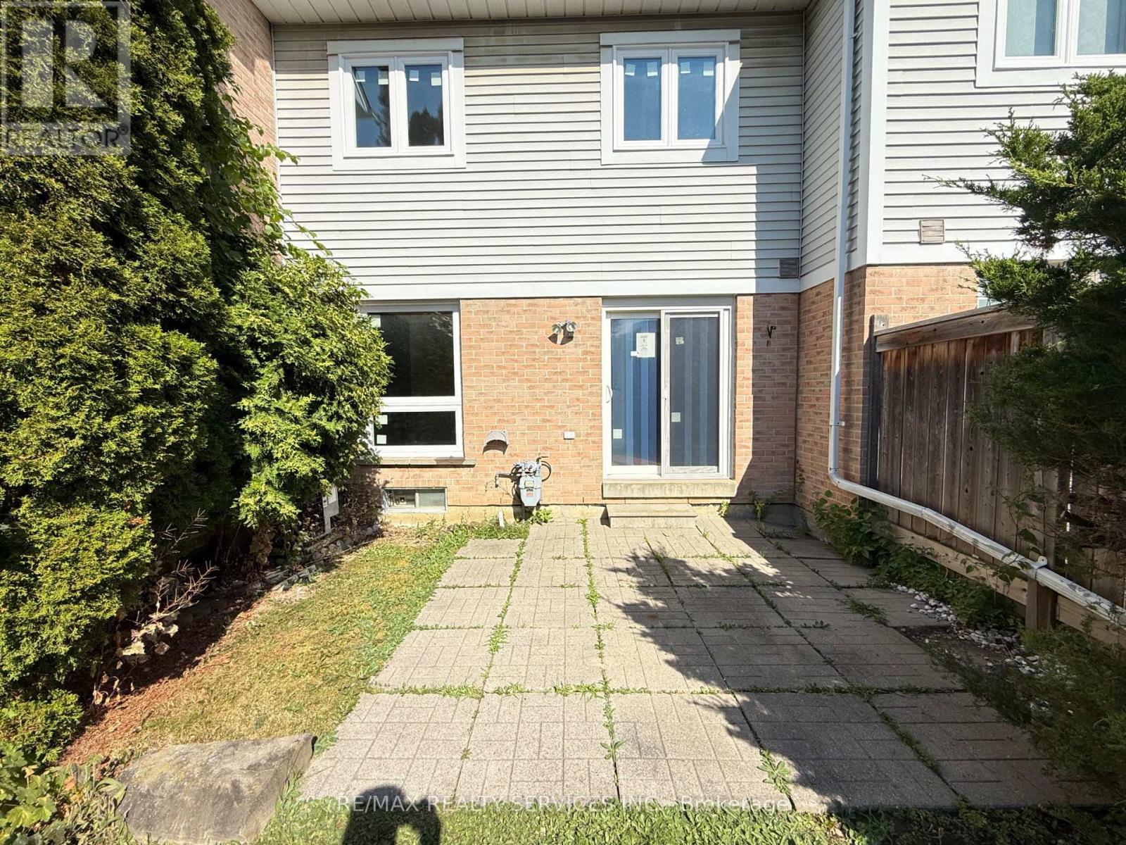 13 WICKSTEAD COURT - 28
