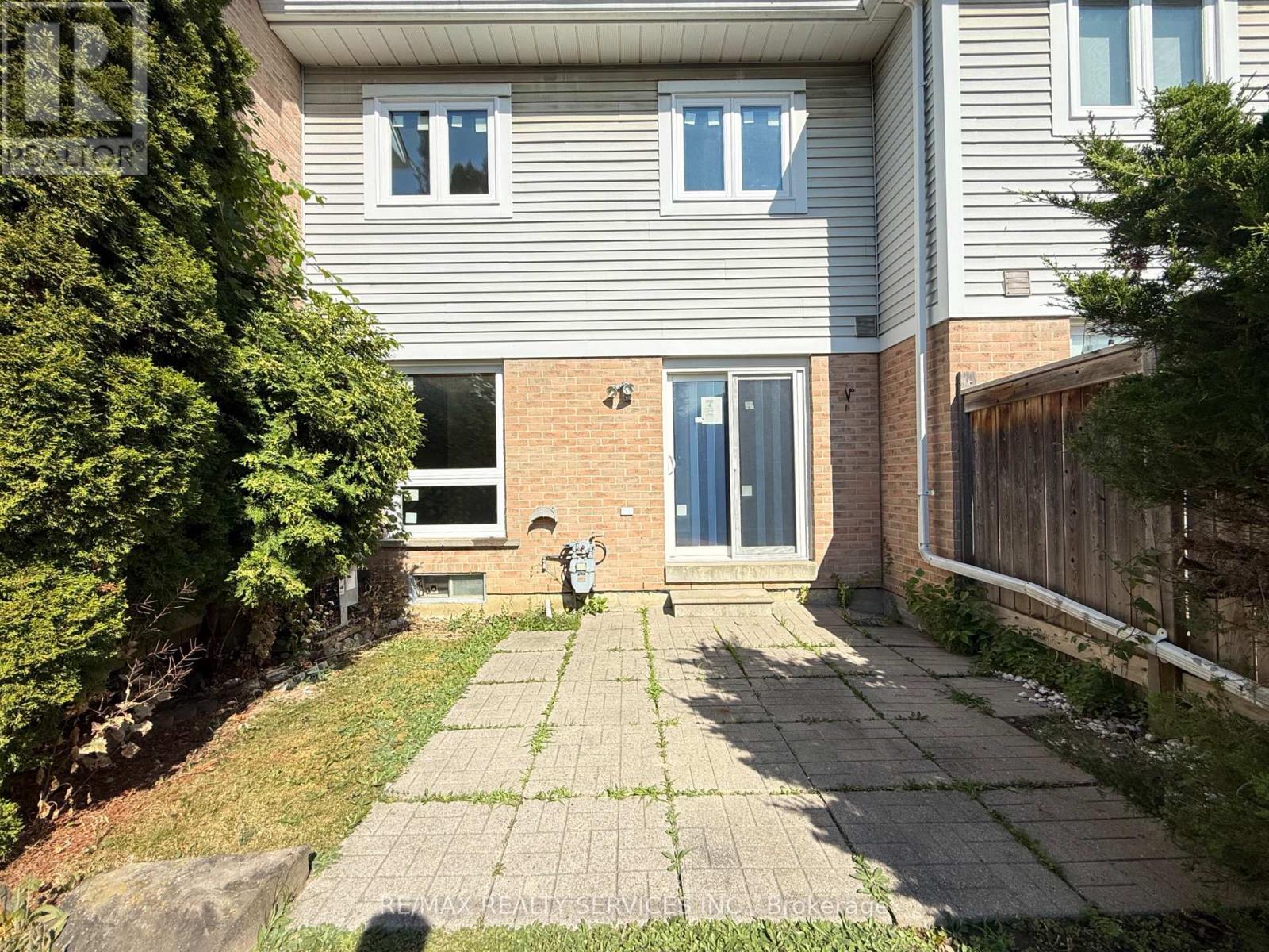 13 WICKSTEAD COURT - 29