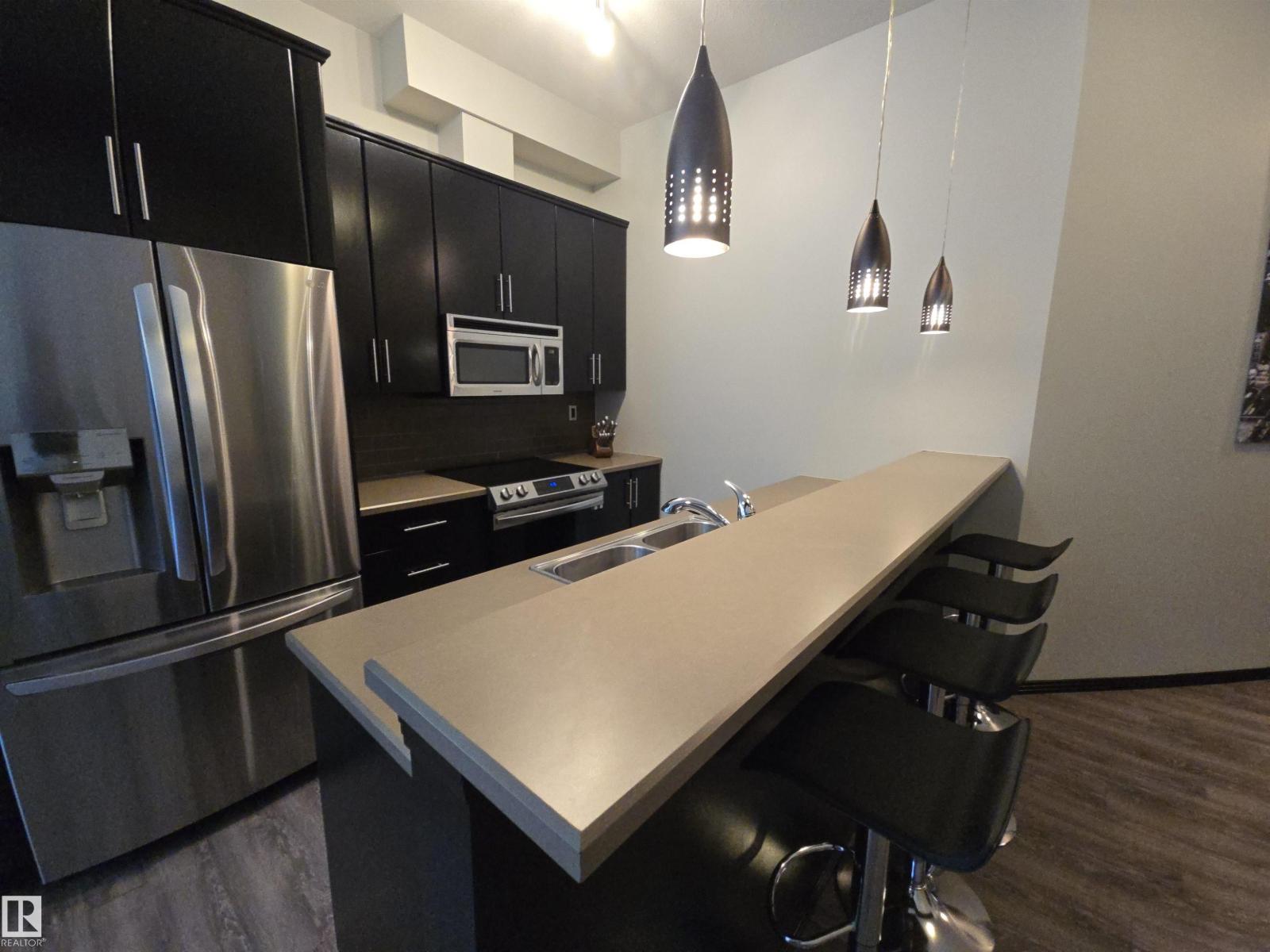 #106 10531 117 ST NW - 19