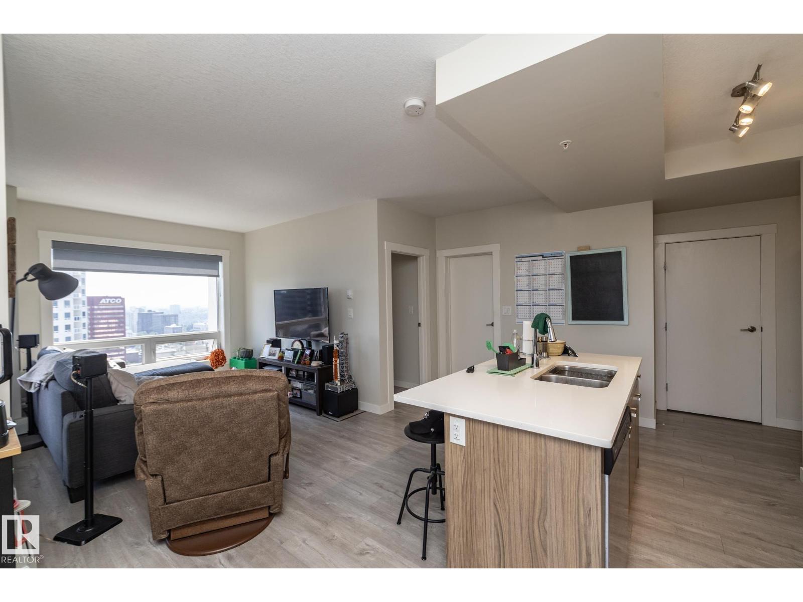 #2402 10410 102 AV NW - 11
