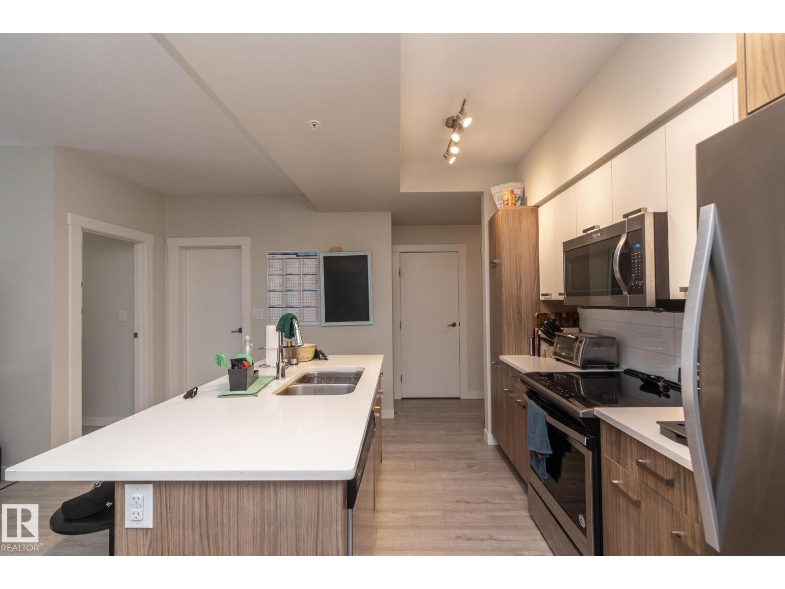 #2402 10410 102 AV NW - Image 9