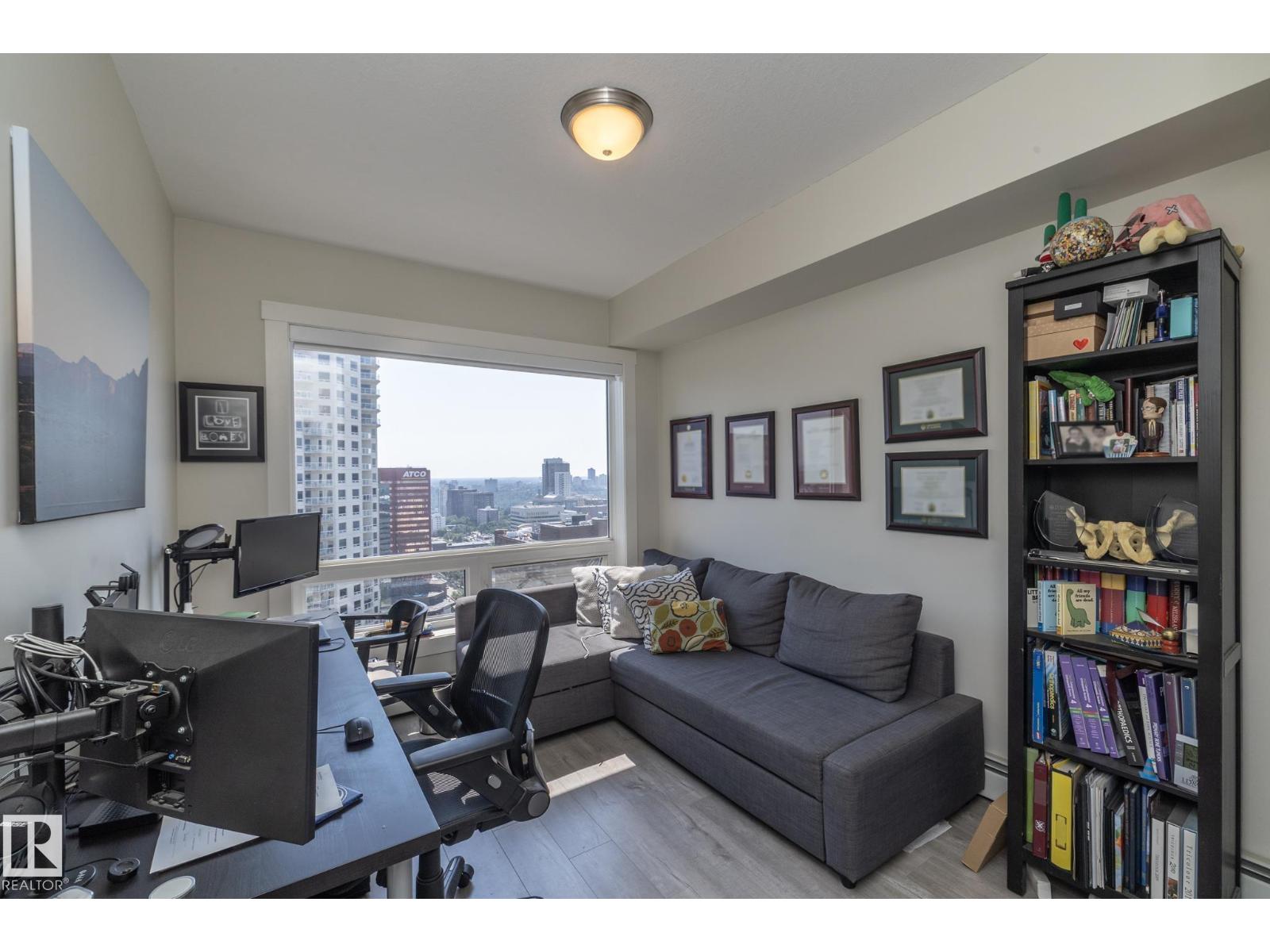 #2402 10410 102 AV NW - Image 31