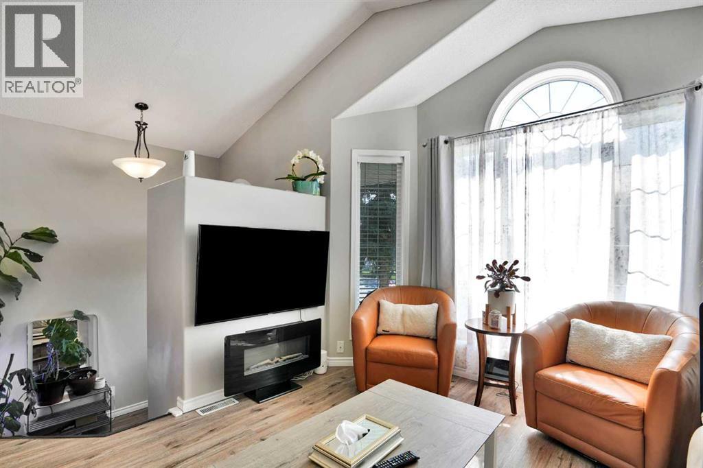 7237 Laguna Way NE, Monterey Park, Calgary photo 4