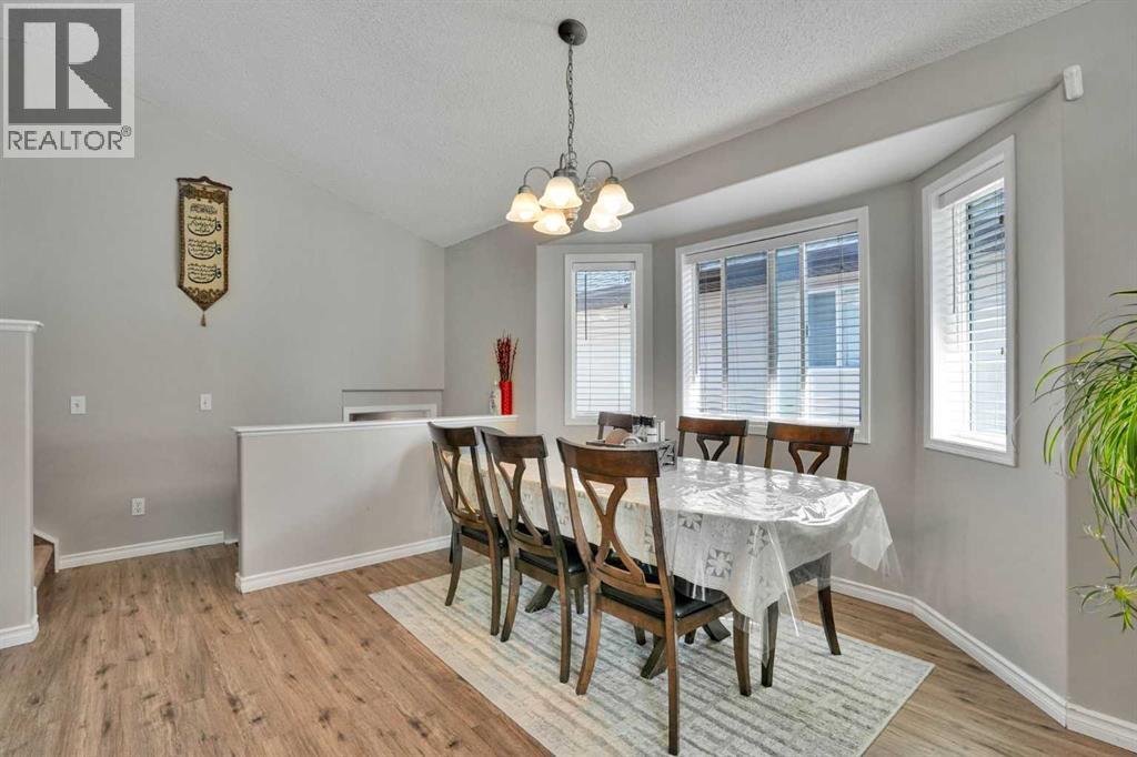 7237 Laguna Way NE, Monterey Park, Calgary photo 5