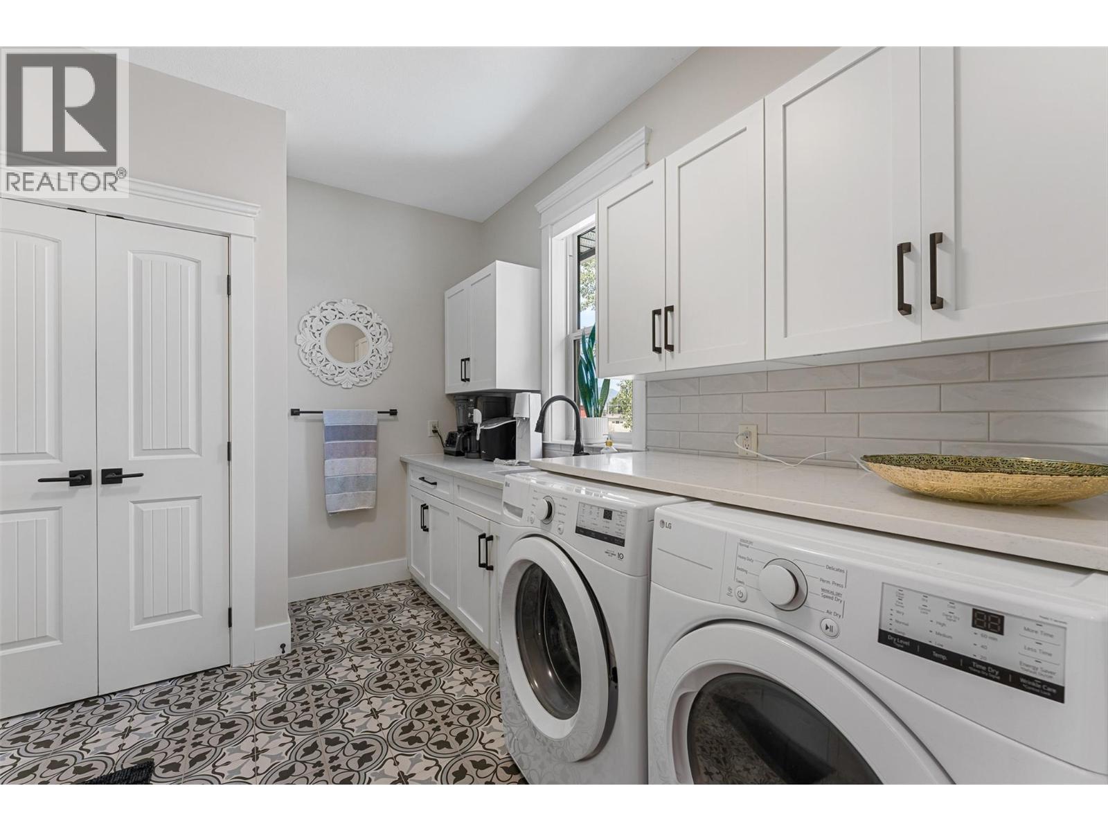 4455 Sherwood Court, Kelowna - Image 1