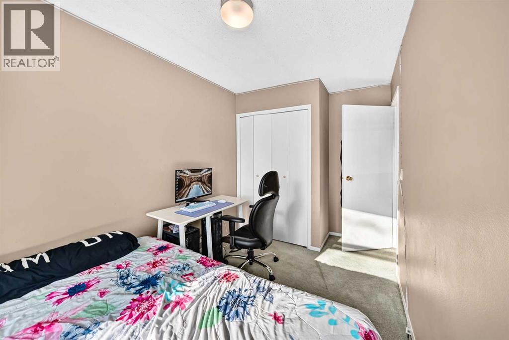 #13 123 Queensland Drive SE - 15