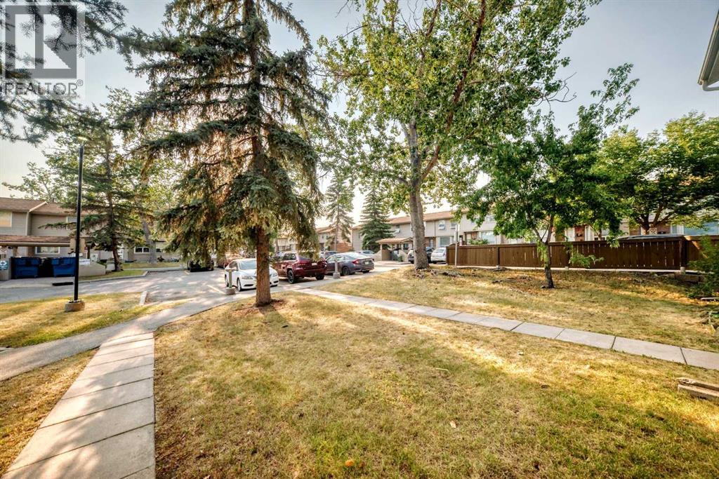 #13 123 Queensland Drive SE - 24