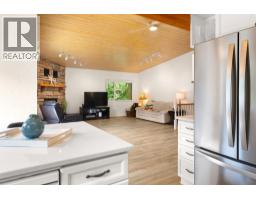 Primary Bedroom - 1587 Pratico Road, Revelstoke, BC V0E2S1 Photo 8