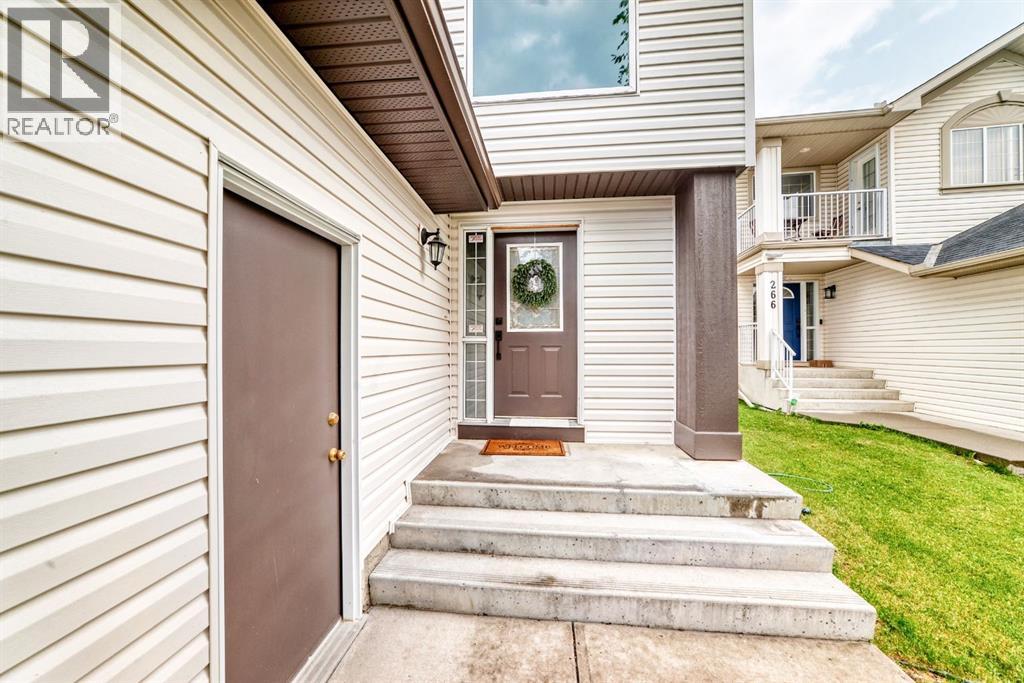 262 Coventry Court NE, Coventry Hills, Calgary photo 2
