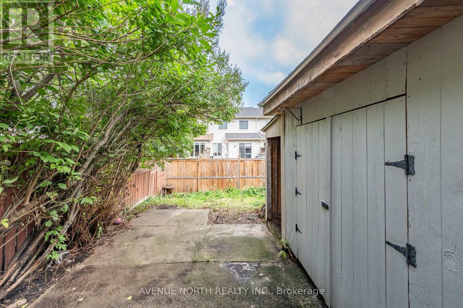 501 LAWLER CRESCENT - 19