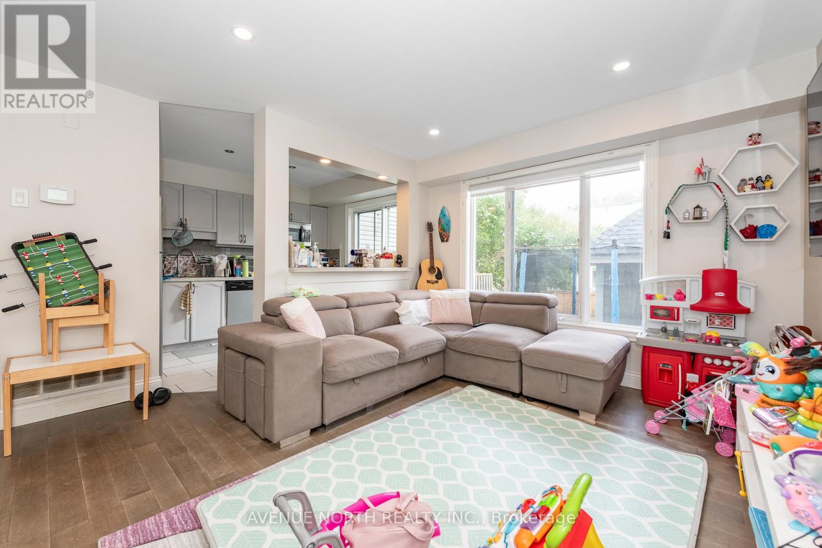 501 LAWLER CRESCENT - 7