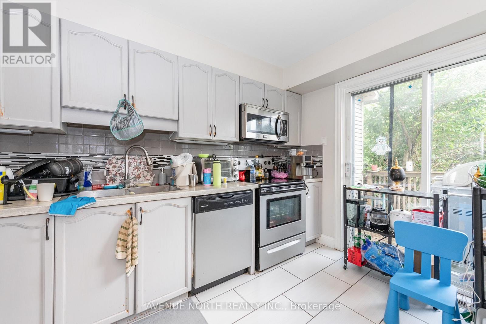 3 Bed, 2 Bath House for Sale in Ottawa – 501 LAWLER CRESCENT, Ottawa – MLS# X13628810 - Image 9