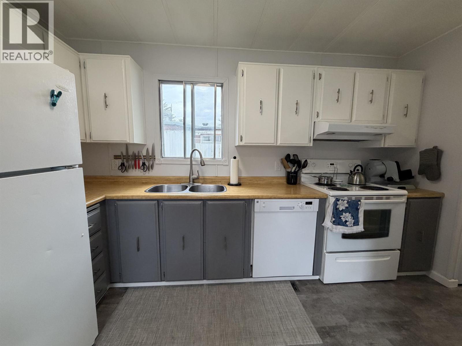 #24 4625 GRAHAM AVENUE - Image 10