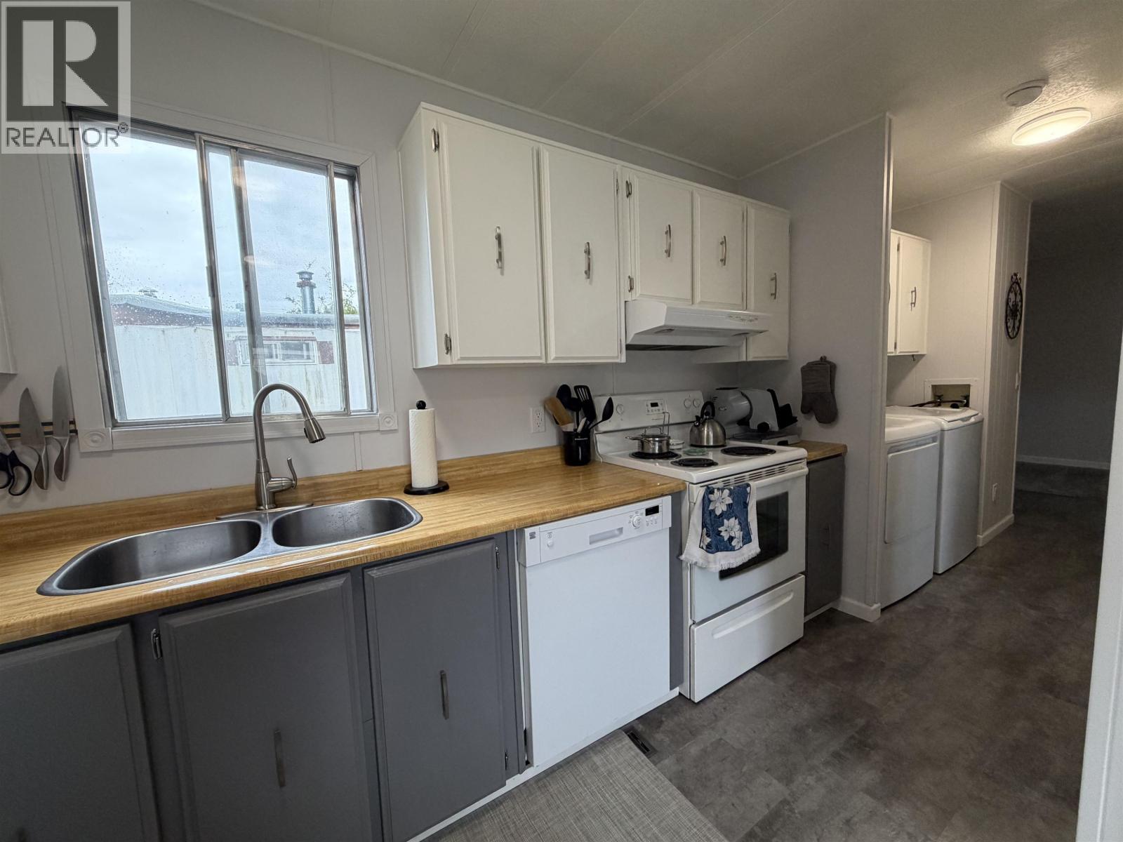 #24 4625 GRAHAM AVENUE - Image 11