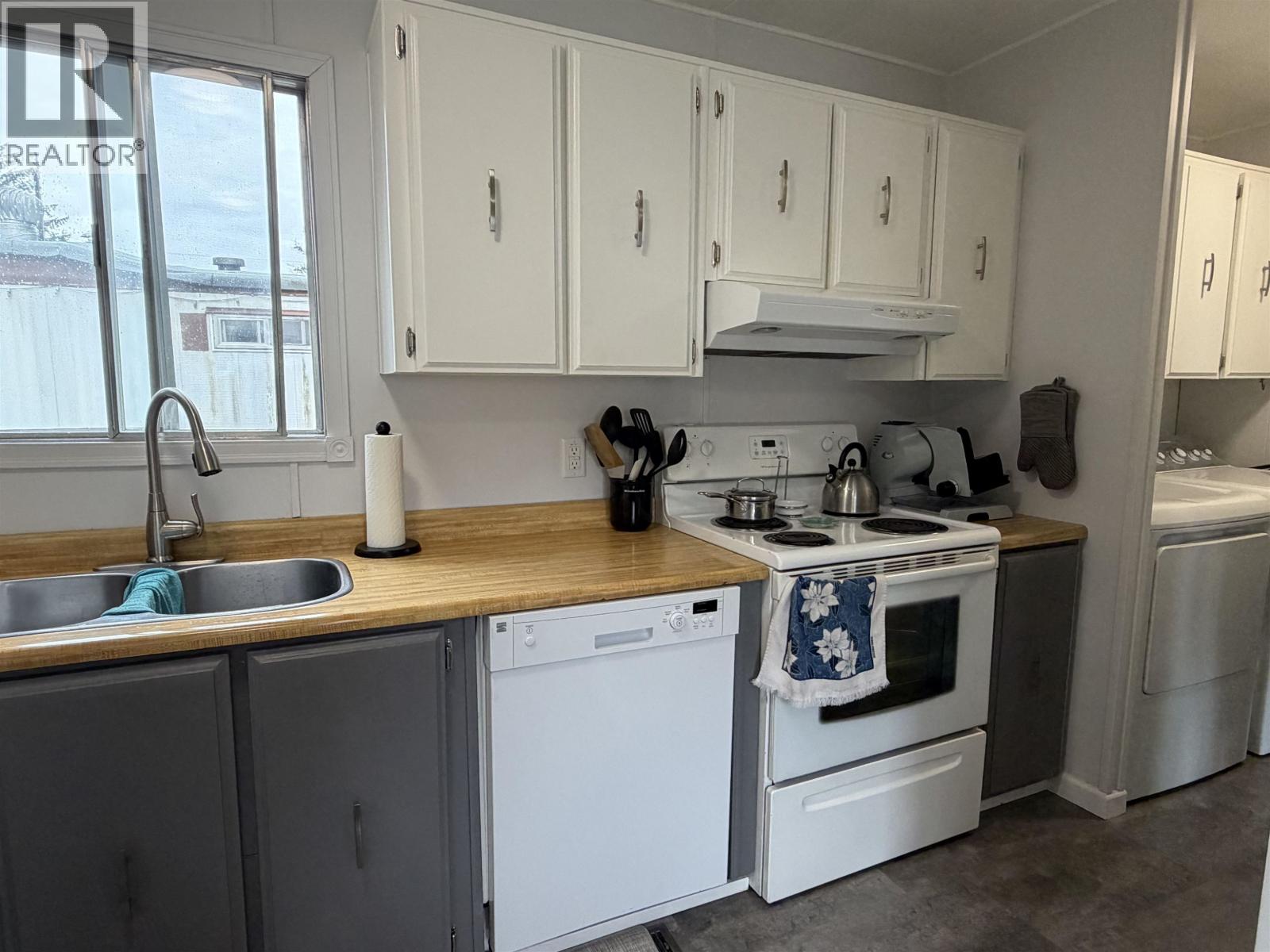 #24 4625 GRAHAM AVENUE - Image 9
