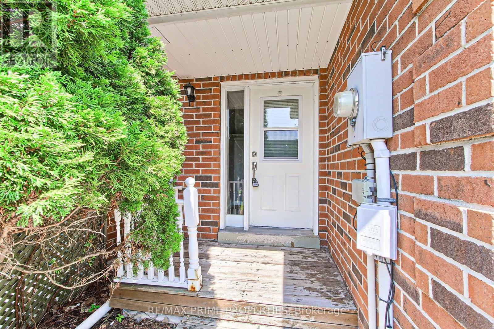 85 LYFYTT CRESCENT - 2