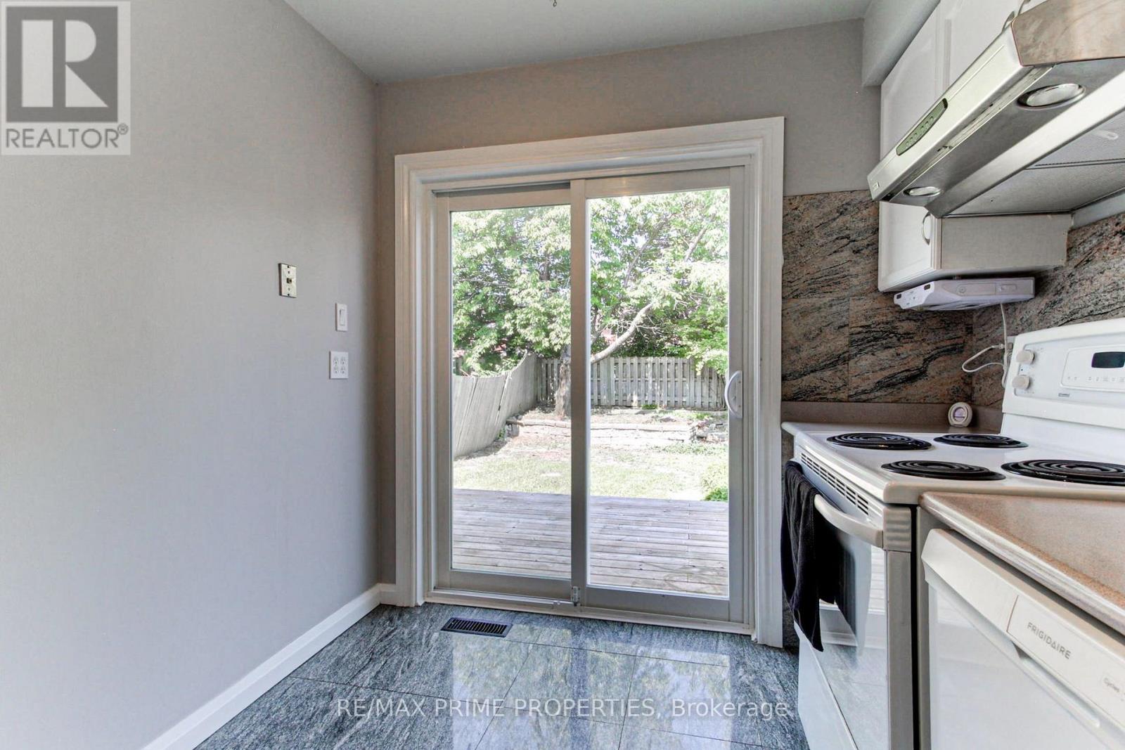 85 LYFYTT CRESCENT - 8