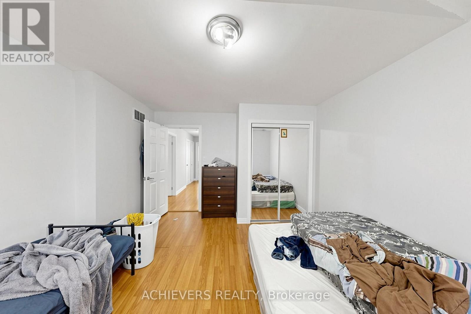 517 NAVIGATOR DRIVE - 32