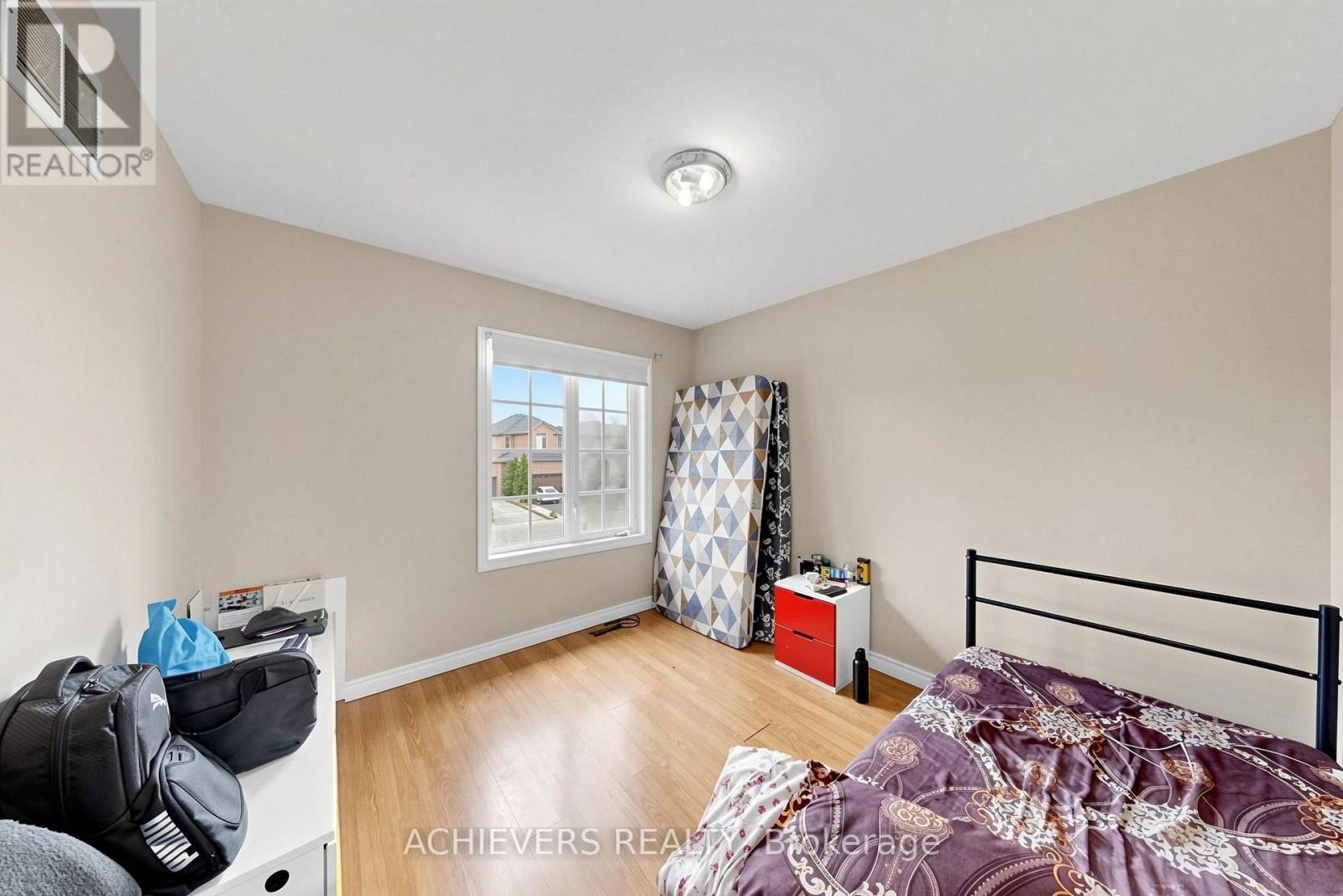 517 NAVIGATOR DRIVE - 33