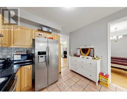 Kitchen - 517 Navigator Drive, Mississauga, ON L5W1P5 Photo 10
