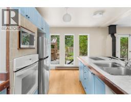 395 Lyngail Pl, Gabriola Island, BC V0R1X1 Photo 13