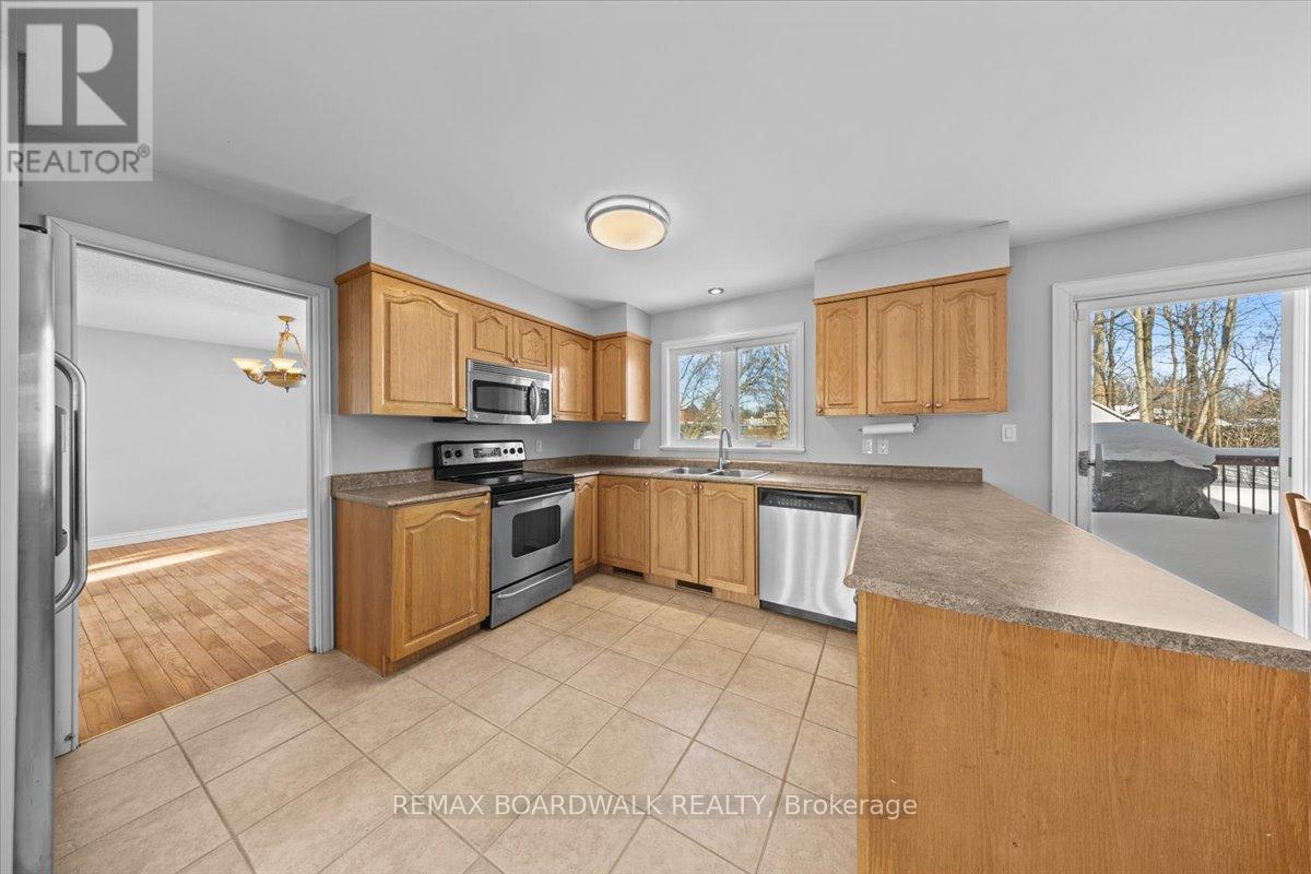 7 Bed, 4 Bath House for Sale in Ottawa – 7089 BUSH DRIVE, Ottawa – MLS# X13628876 - Image 9