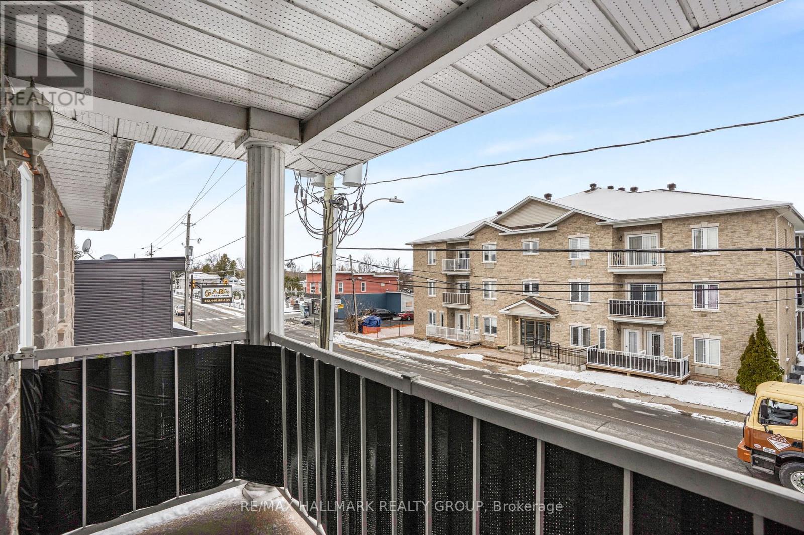 #302 1005 LAURIER STREET - 22