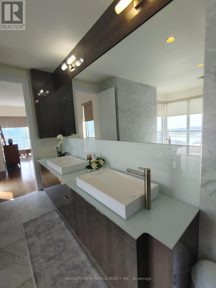 #4406 300 FRONT STREET W - 24